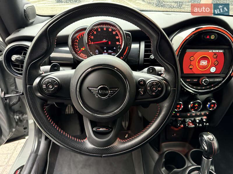 Хэтчбек MINI Hatch 2018 в Киеве