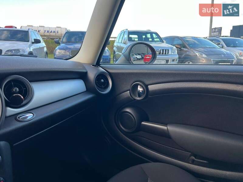 Хетчбек MINI Hatch 2013 в Львові