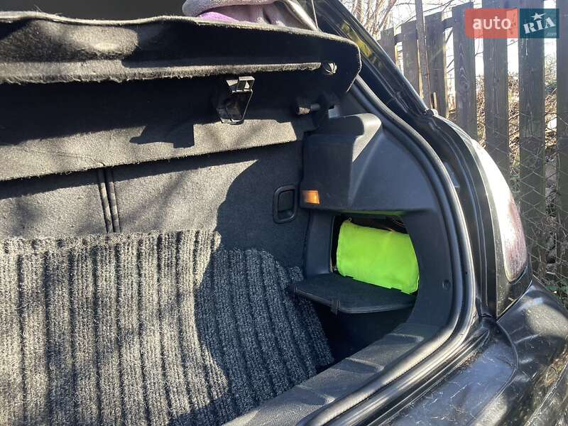 Хетчбек MINI Hatch 2001 в Звягелі