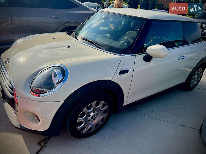 Хэтчбек MINI Hatch 2019 в Киеве