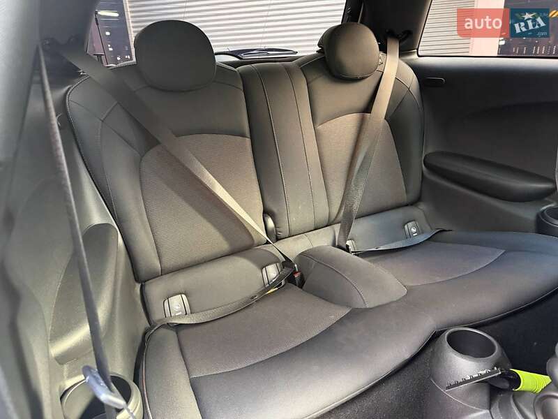 Хэтчбек MINI Hatch 2019 в Киеве