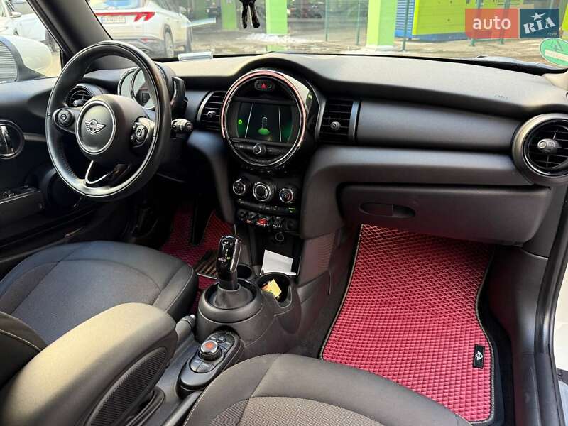 Хэтчбек MINI Hatch 2019 в Киеве