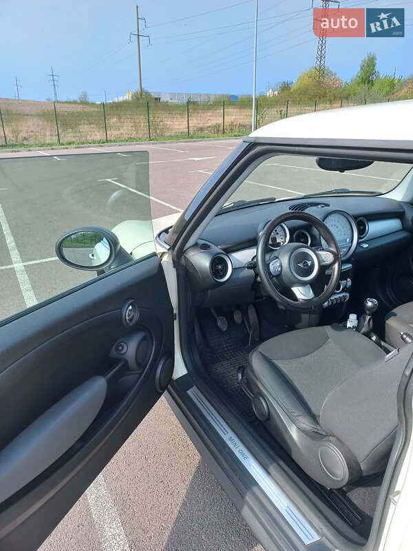 Хэтчбек MINI Hatch 2009 в Ровно фото 5 Хэтчбек MINI Hatch 2009 в Ровно