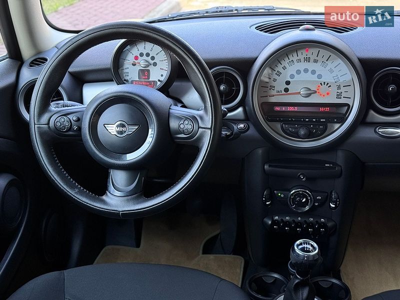Хэтчбек MINI Hatch 2010 в Киеве