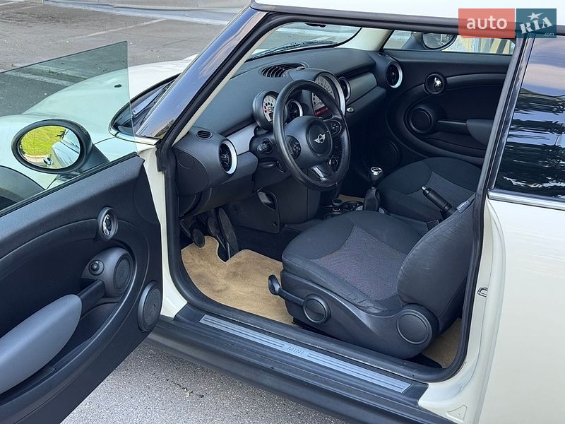 Хэтчбек MINI Hatch 2010 в Киеве