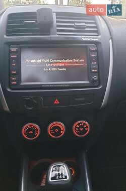 Внедорожник / Кроссовер Mitsubishi ASX 2011 в 