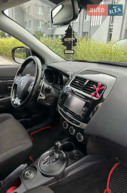 Внедорожник / Кроссовер Mitsubishi ASX 2015 в 