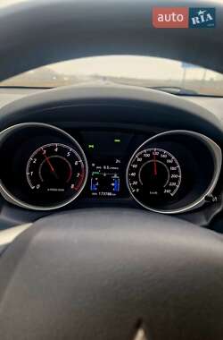 Внедорожник / Кроссовер Mitsubishi ASX 2013 в 