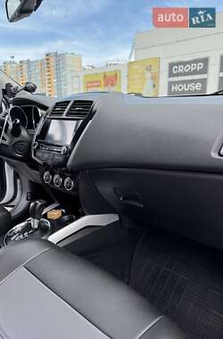 Внедорожник / Кроссовер Mitsubishi ASX 2012 в 