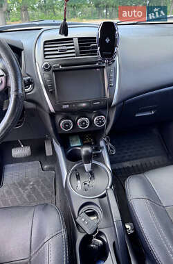 Внедорожник / Кроссовер Mitsubishi ASX 2012 в 