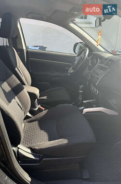 Внедорожник / Кроссовер Mitsubishi ASX 2010 в 