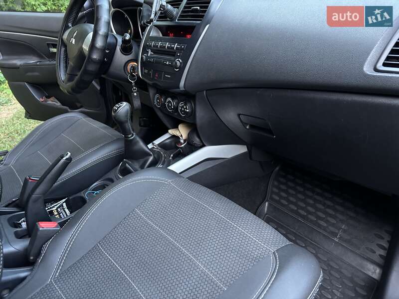 Внедорожник / Кроссовер Mitsubishi ASX 2010 в Ромнах