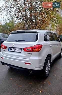 Внедорожник / Кроссовер Mitsubishi ASX 2012 в 