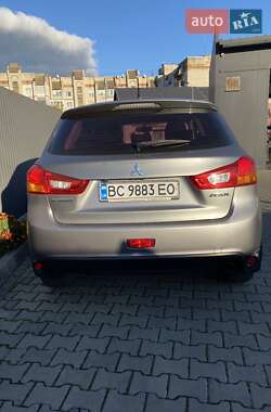 Внедорожник / Кроссовер Mitsubishi ASX 2015 в 