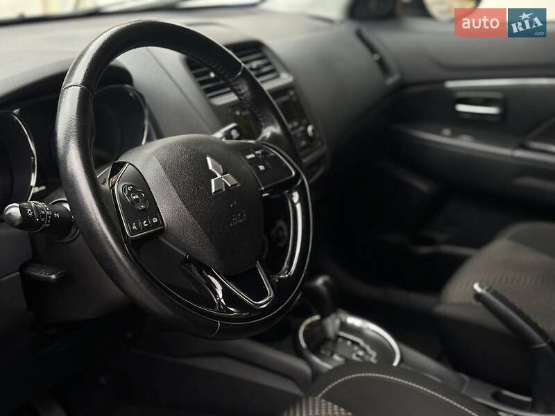 Позашляховик / Кросовер Mitsubishi ASX 2016 в Києві