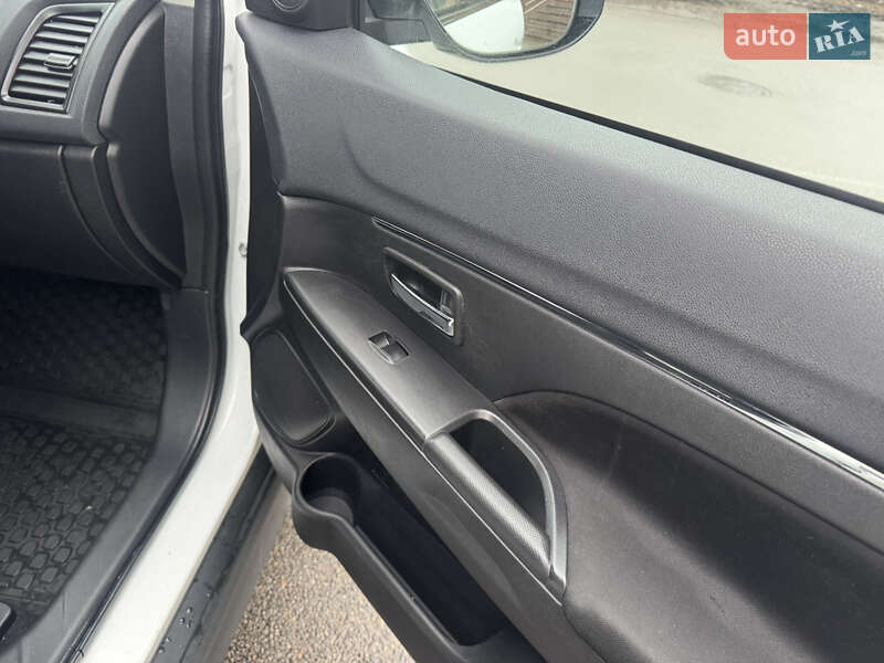 Позашляховик / Кросовер Mitsubishi ASX 2013 в Києві