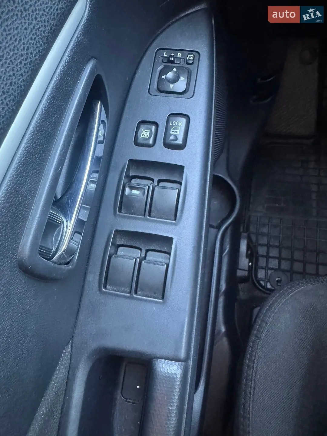 Mitsubishi ASX 2011 VIN JMBXTGA2WBZ002563 фото оголошення 40 з 40
