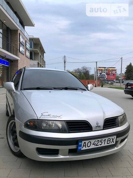 Ліфтбек Mitsubishi Carisma 2001 в Ужгороді