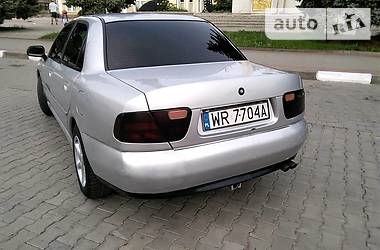 Седан Mitsubishi Carisma 1999 в Тысменице