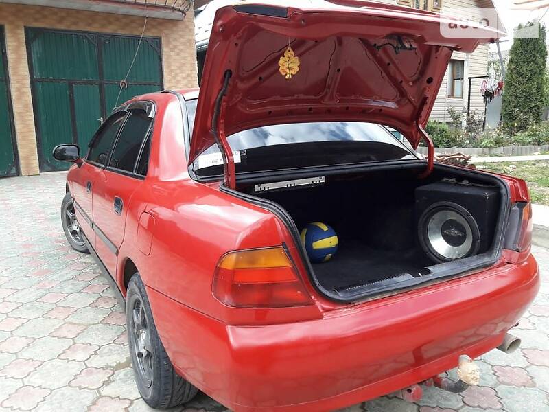 Седан Mitsubishi Carisma 1997 в Сторожинці