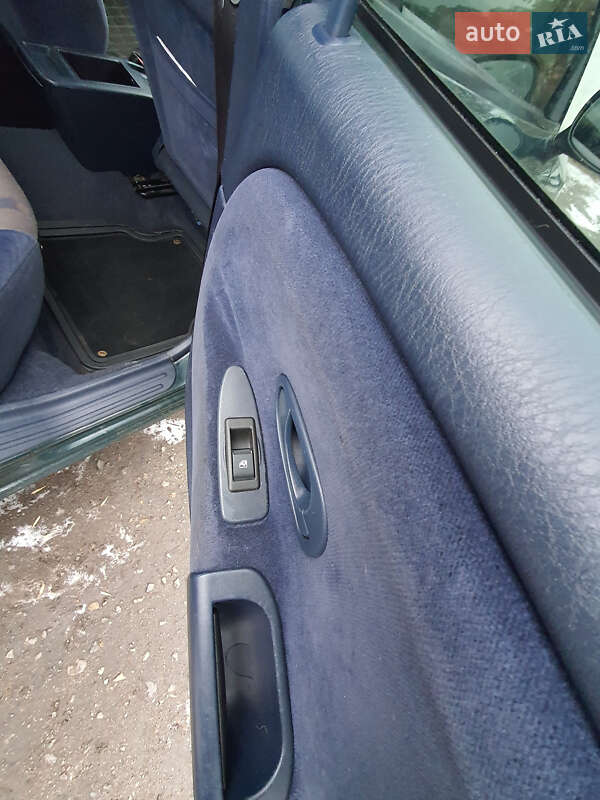 Седан Mitsubishi Carisma 1999 в Дніпрі