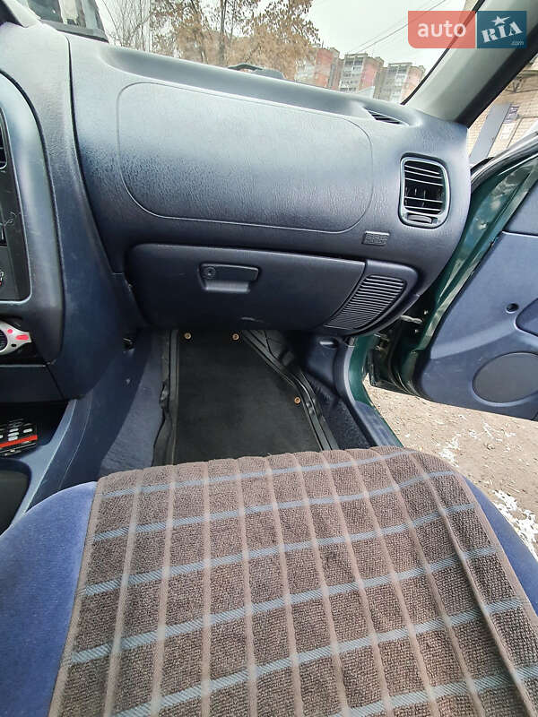 Седан Mitsubishi Carisma 1999 в Дніпрі