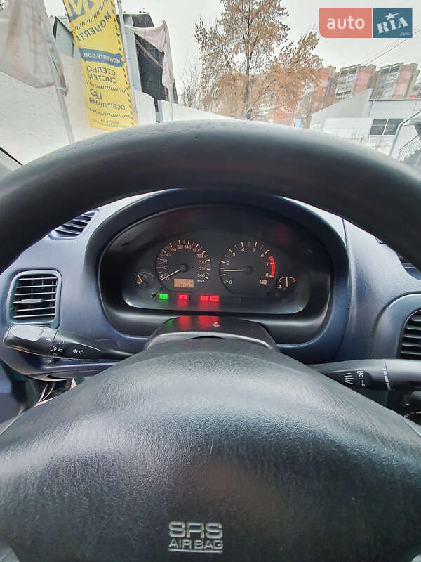 Седан Mitsubishi Carisma 1999 в Дніпрі