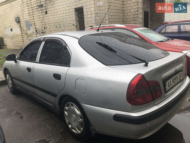 Лифтбек Mitsubishi Carisma 2003 в Киеве