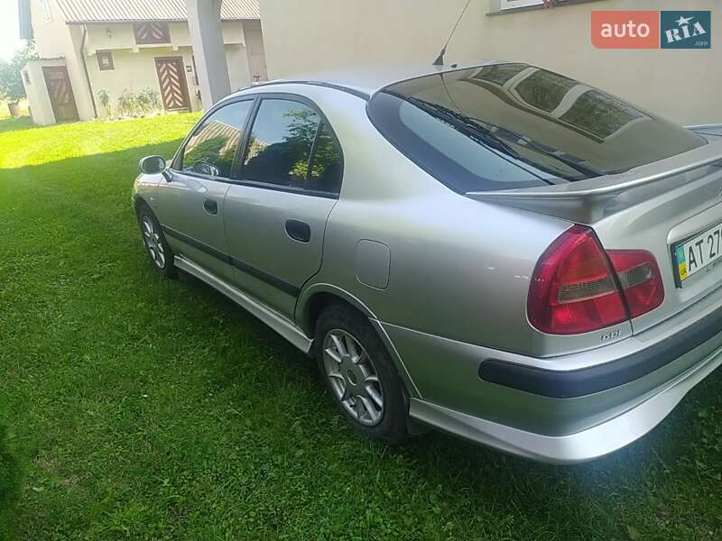 Хэтчбек Mitsubishi Carisma 2000 в Надворной