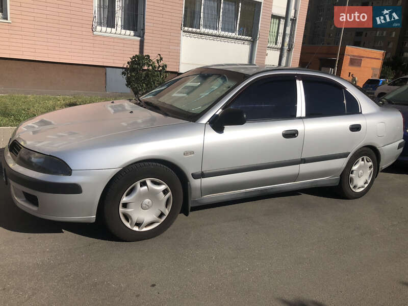 Лифтбек Mitsubishi Carisma 2003 в Киеве