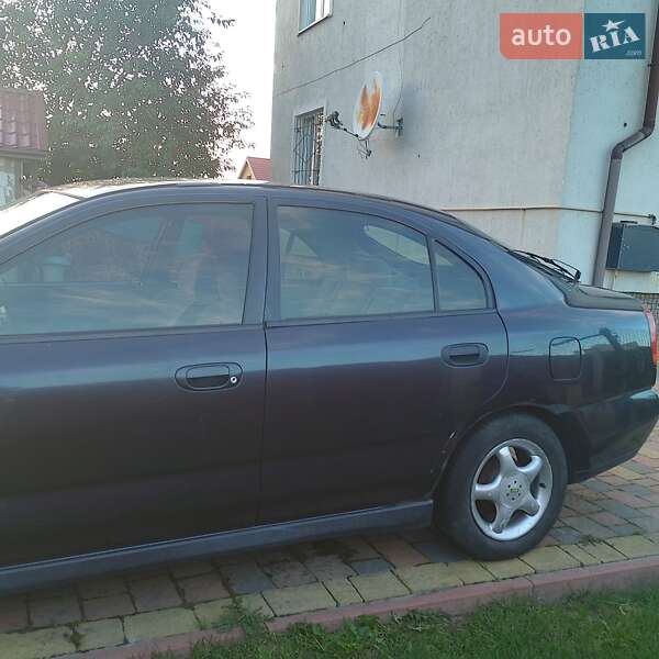 Седан Mitsubishi Carisma 1996 в Львове