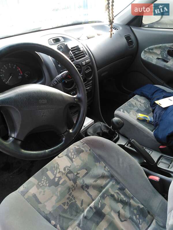 Ліфтбек Mitsubishi Carisma 1998 в Шептицькому