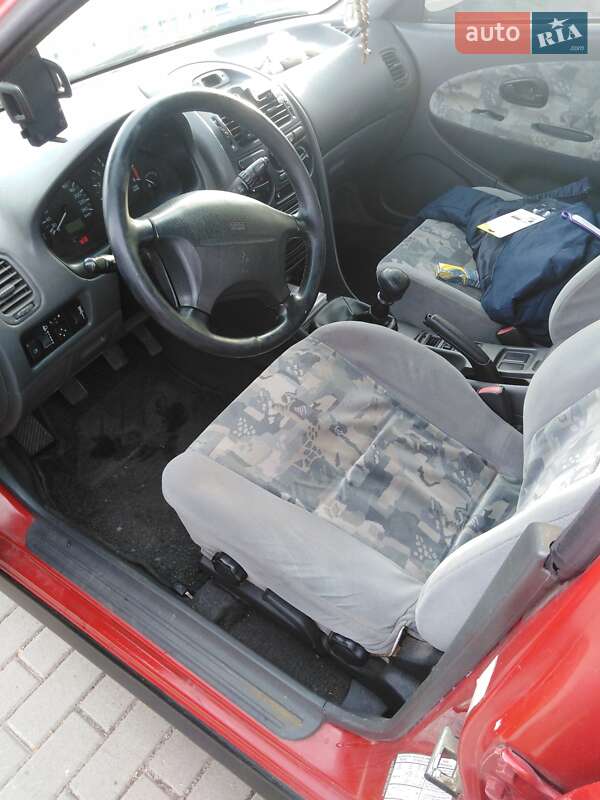 Ліфтбек Mitsubishi Carisma 1998 в Шептицькому