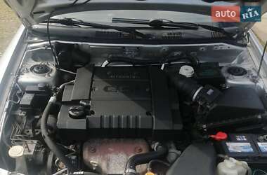Седан Mitsubishi Carisma 2000 в Ивано-Франковске