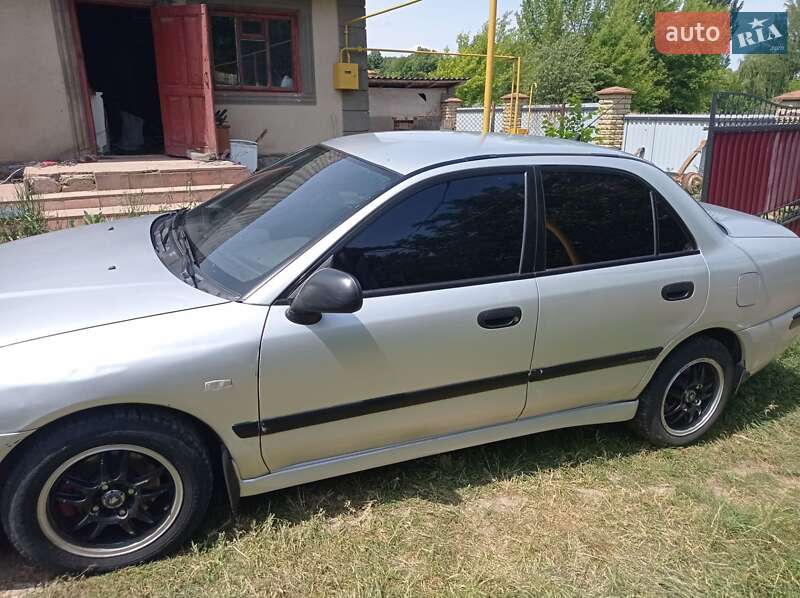 Седан Mitsubishi Carisma 2001 в 