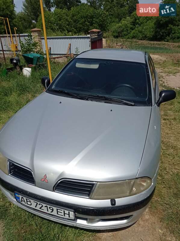 Седан Mitsubishi Carisma 2001 в Шаргороде