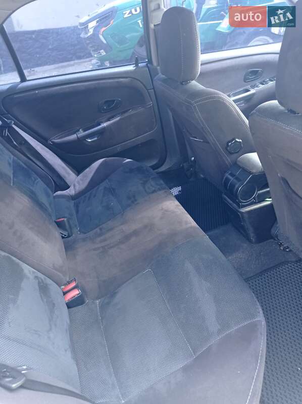 Седан Mitsubishi Carisma 2001 в Шаргороде