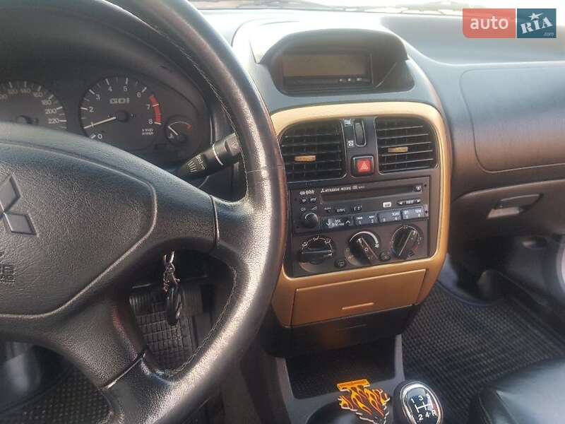 Седан Mitsubishi Carisma 2002 в Черкассах