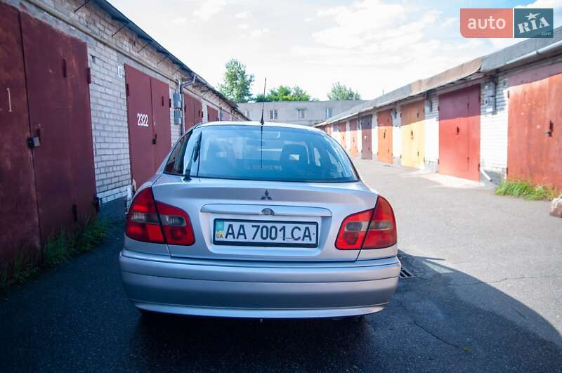 Лифтбек Mitsubishi Carisma 2003 в Киеве