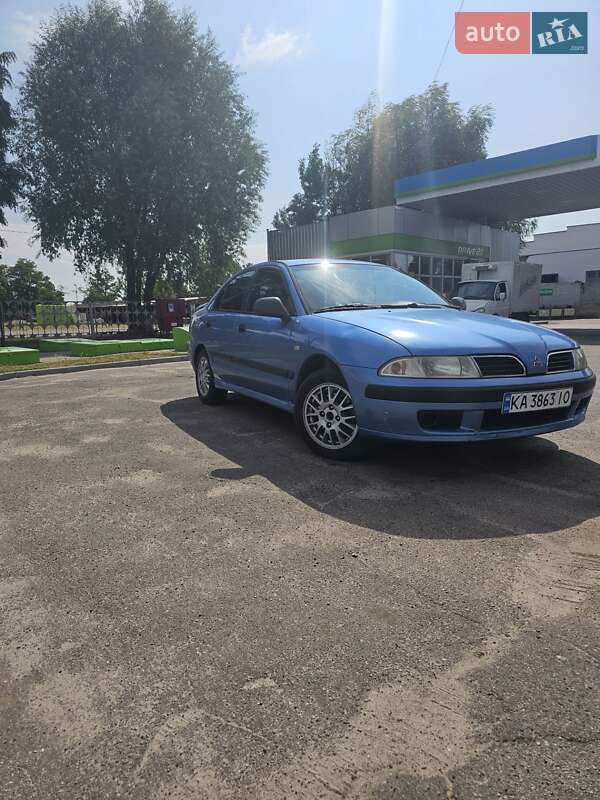 Ліфтбек Mitsubishi Carisma 2001 в Києві