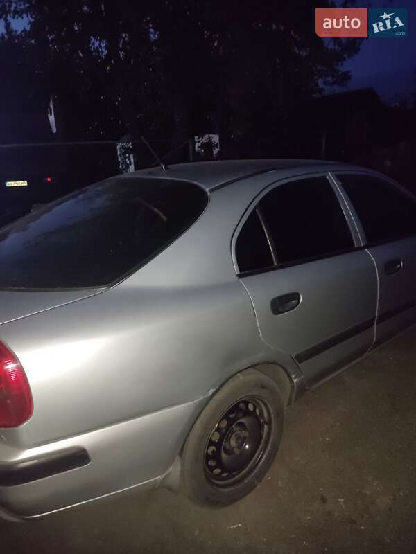 Ліфтбек Mitsubishi Carisma 2002 в Краснограді