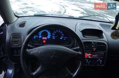 Ліфтбек Mitsubishi Carisma 2002 в Міжгір'ї