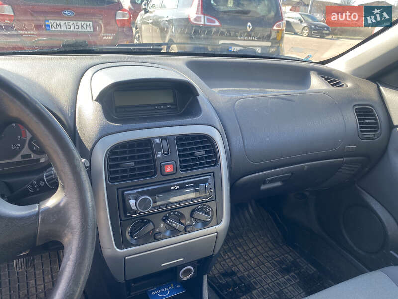 Лифтбек Mitsubishi Carisma 2002 в Житомире