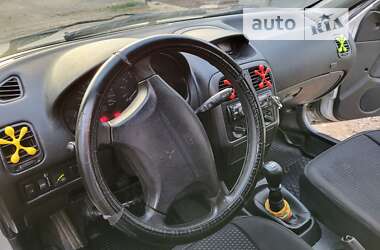 Лифтбек Mitsubishi Carisma 2000 в 
