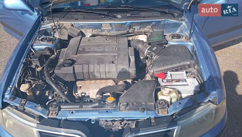 Седан Mitsubishi Carisma 2000 в Гайсине