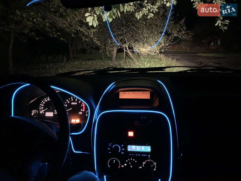 Седан Mitsubishi Carisma 2000 в Опошне