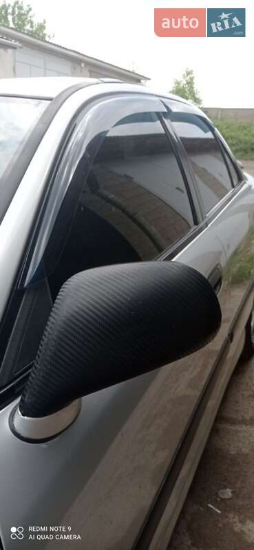 Седан Mitsubishi Carisma 2002 в Сокале