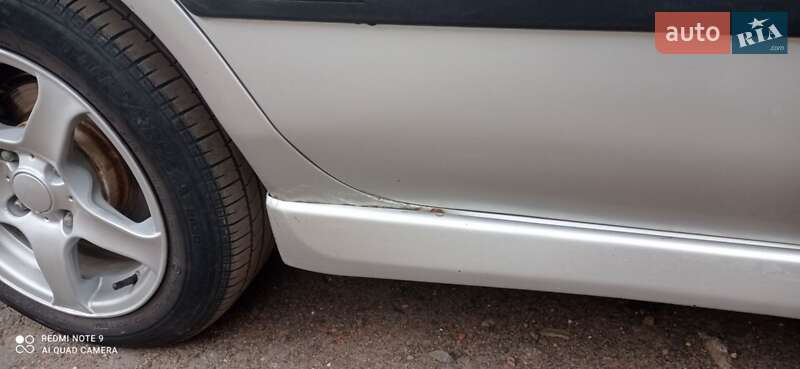 Седан Mitsubishi Carisma 2002 в Сокале