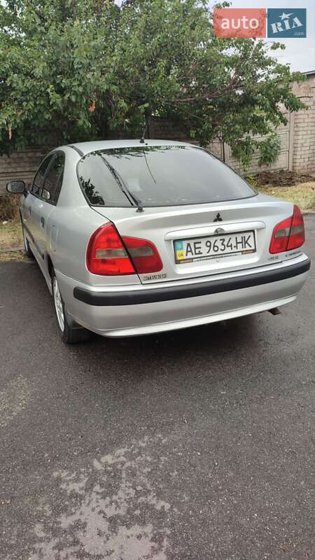 Лифтбек Mitsubishi Carisma 2002 в Кривом Роге