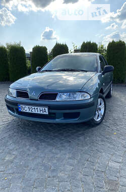 Седан Mitsubishi Carisma 2002 в Жовкве